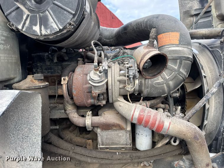 image for item DH9520 2004 Mack  CX613 semi truck