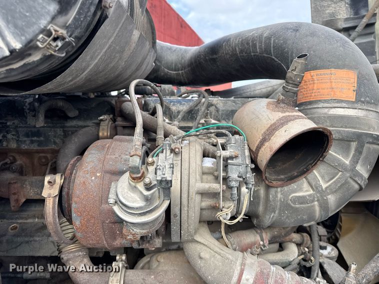 image for item DH9520 2004 Mack  CX613 semi truck