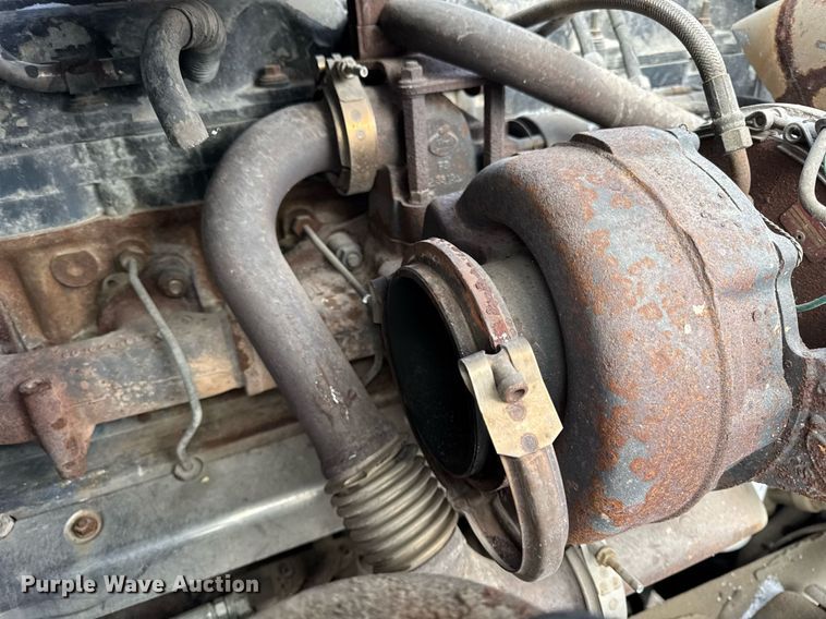 image for item DH9520 2004 Mack  CX613 semi truck