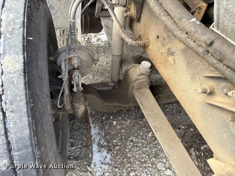 image for item DH9520 2004 Mack  CX613 semi truck