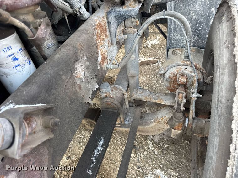 image for item DH9520 2004 Mack  CX613 semi truck