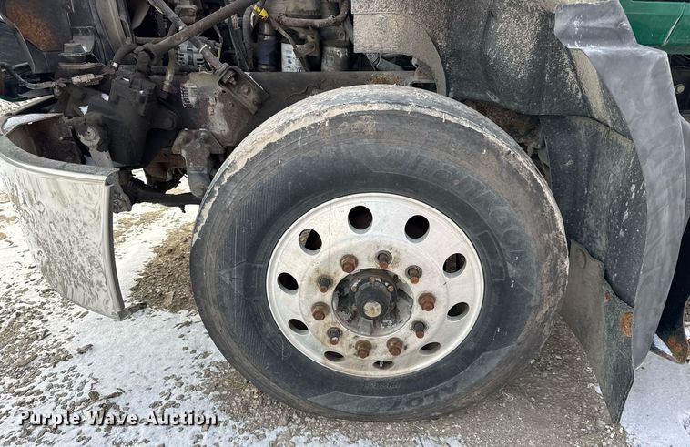 image for item DH9520 2004 Mack  CX613 semi truck