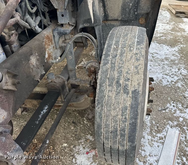 image for item DH9520 2004 Mack  CX613 semi truck