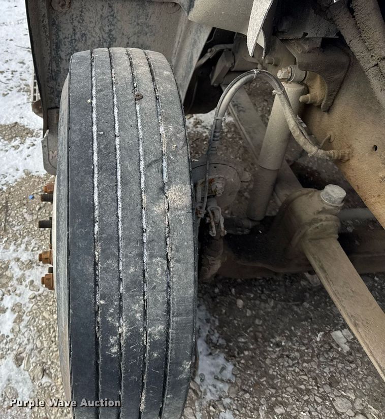 image for item DH9520 2004 Mack  CX613 semi truck