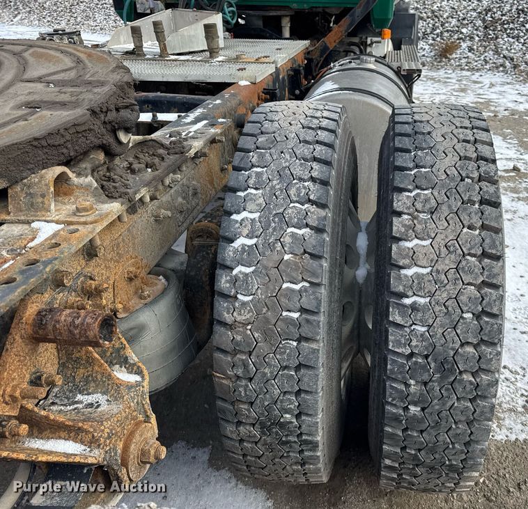 image for item DH9520 2004 Mack  CX613 semi truck