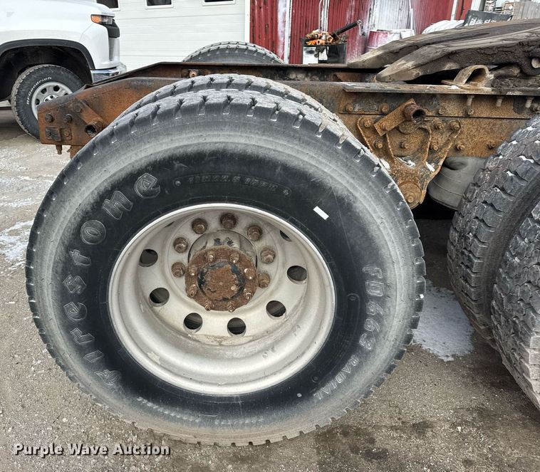 image for item DH9520 2004 Mack  CX613 semi truck