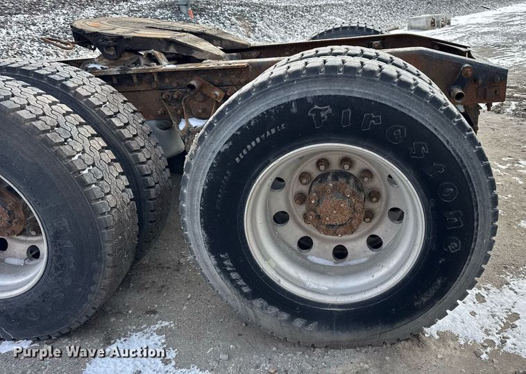 image for item DH9520 2004 Mack  CX613 semi truck