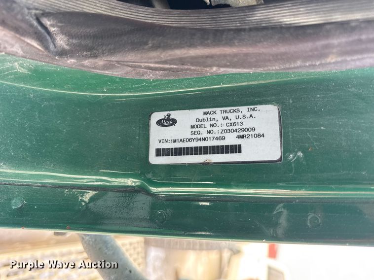 image for item DH9520 2004 Mack  CX613 semi truck