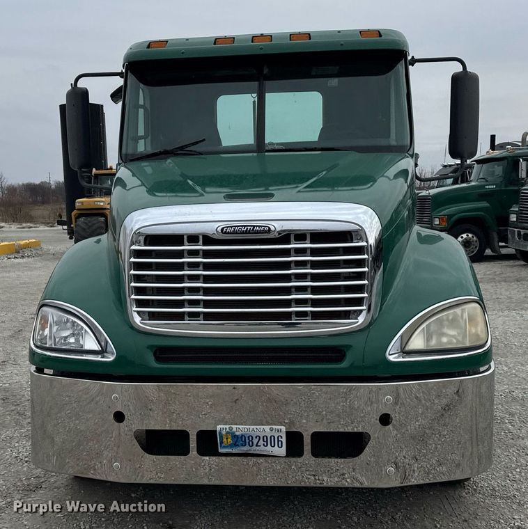image for item DH9566 2009 Freightliner  Columbia semi truck