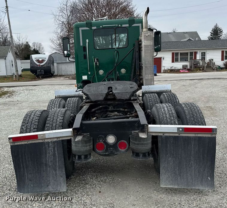 image for item DH9566 2009 Freightliner  Columbia semi truck