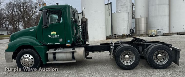 image for item DH9566 2009 Freightliner  Columbia semi truck