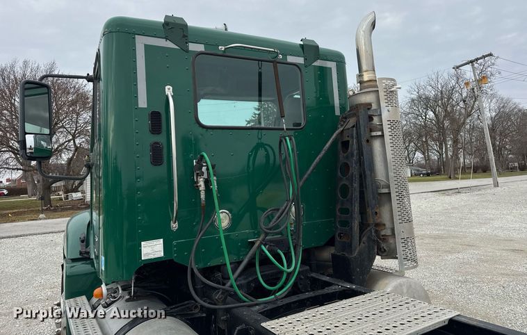 image for item DH9566 2009 Freightliner  Columbia semi truck