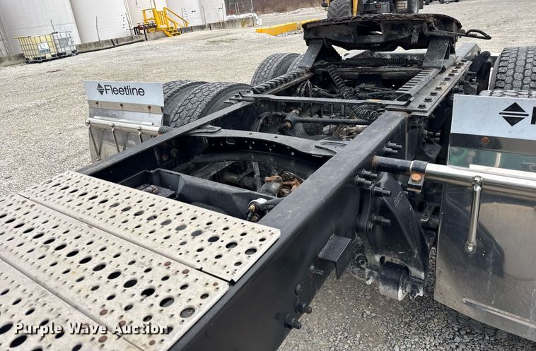 image for item DH9566 2009 Freightliner  Columbia semi truck