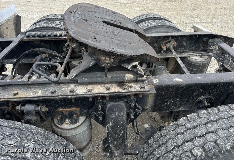 image for item DH9566 2009 Freightliner  Columbia semi truck