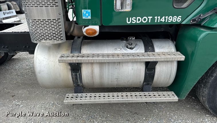 image for item DH9566 2009 Freightliner  Columbia semi truck