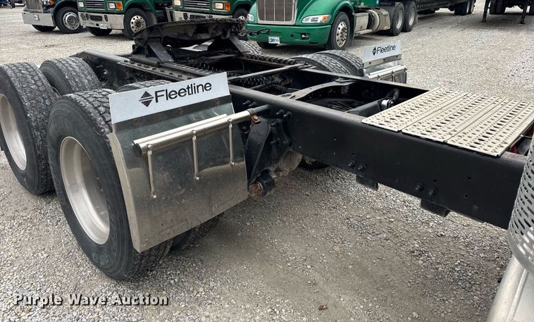 image for item DH9566 2009 Freightliner  Columbia semi truck