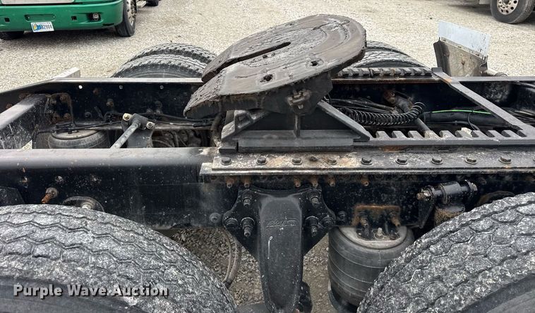 image for item DH9566 2009 Freightliner  Columbia semi truck