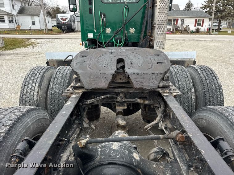 image for item DH9566 2009 Freightliner  Columbia semi truck