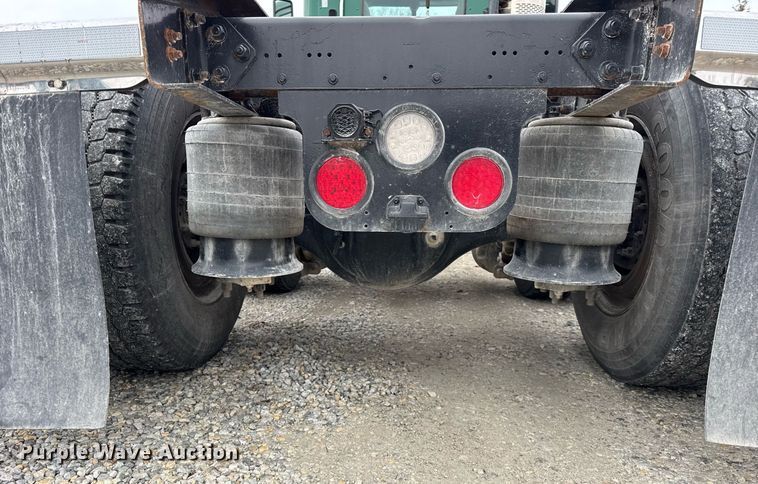 image for item DH9566 2009 Freightliner  Columbia semi truck