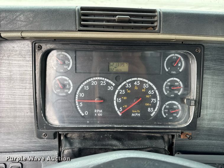 image for item DH9566 2009 Freightliner  Columbia semi truck