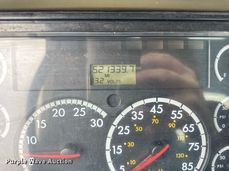 image for item DH9566 2009 Freightliner  Columbia semi truck