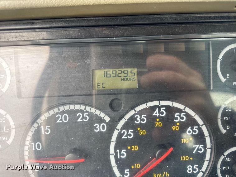 image for item DH9566 2009 Freightliner  Columbia semi truck