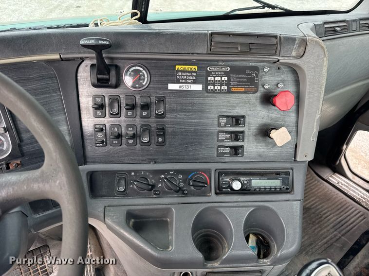 image for item DH9566 2009 Freightliner  Columbia semi truck