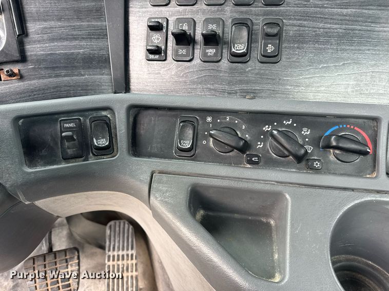 image for item DH9566 2009 Freightliner  Columbia semi truck