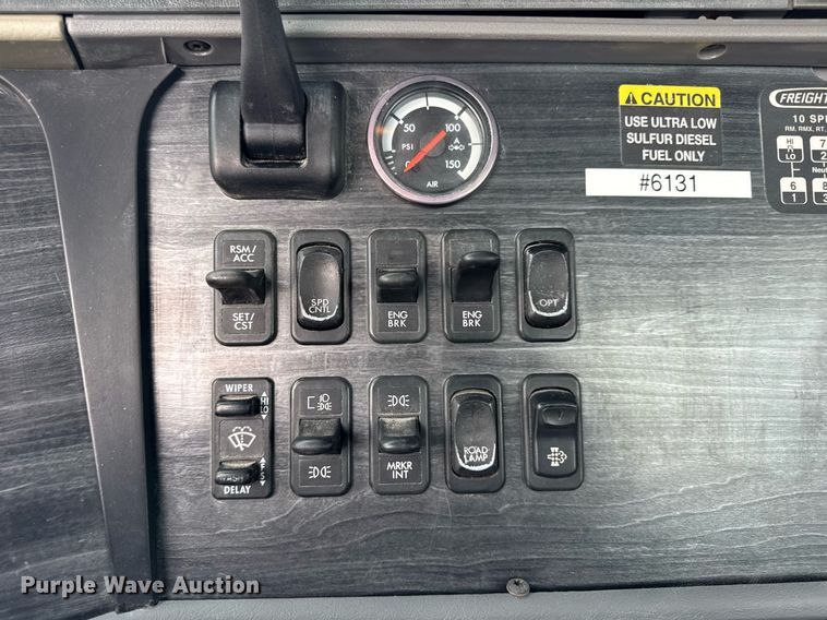 image for item DH9566 2009 Freightliner  Columbia semi truck