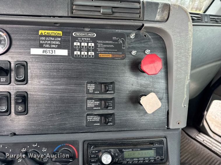 image for item DH9566 2009 Freightliner  Columbia semi truck