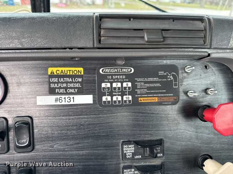 image for item DH9566 2009 Freightliner  Columbia semi truck