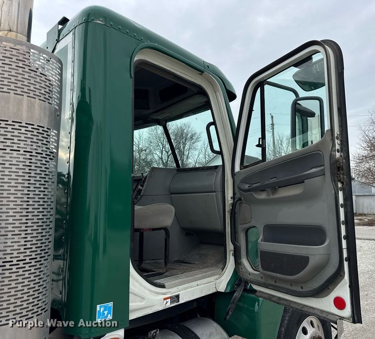 image for item DH9566 2009 Freightliner  Columbia semi truck