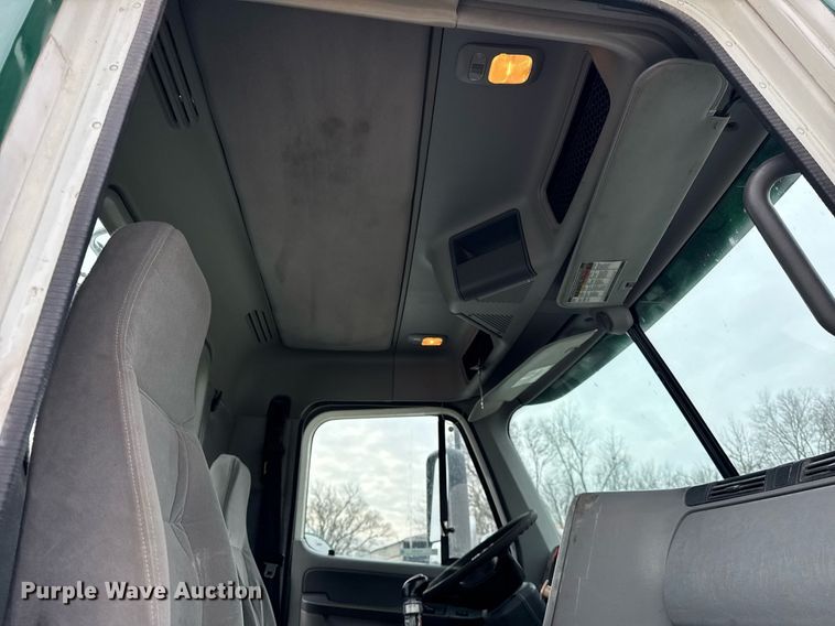 image for item DH9566 2009 Freightliner  Columbia semi truck