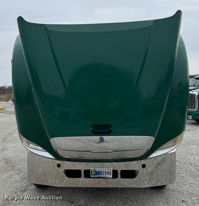 image for item DH9566 2009 Freightliner  Columbia semi truck
