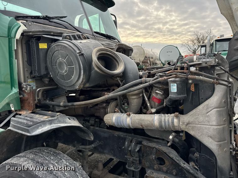 image for item DH9566 2009 Freightliner  Columbia semi truck