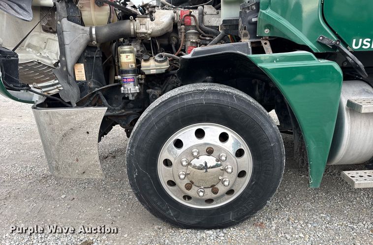 image for item DH9566 2009 Freightliner  Columbia semi truck