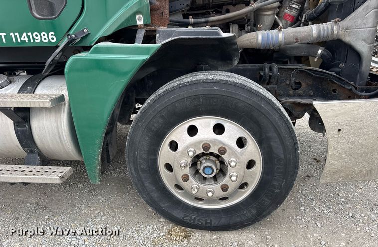 image for item DH9566 2009 Freightliner  Columbia semi truck