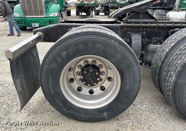 image for item DH9566 2009 Freightliner  Columbia semi truck