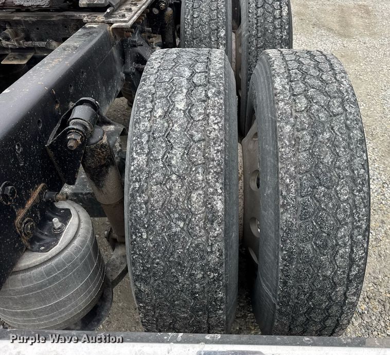 image for item DH9566 2009 Freightliner  Columbia semi truck