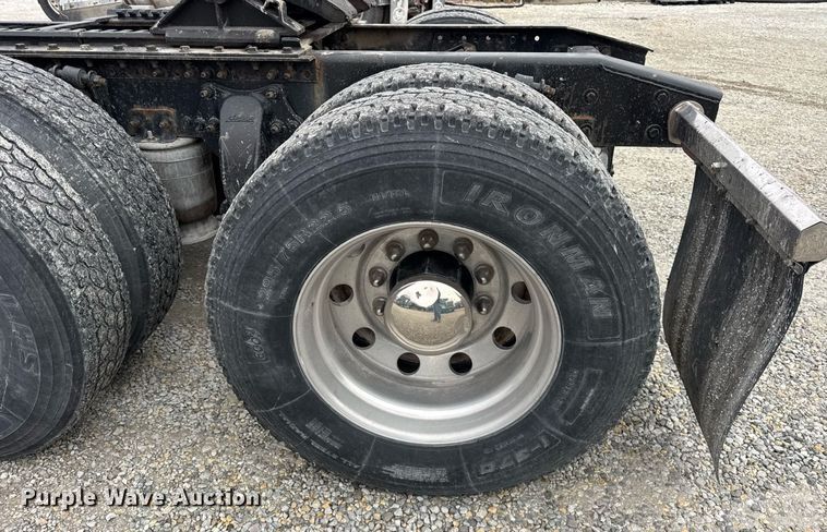 image for item DH9566 2009 Freightliner  Columbia semi truck