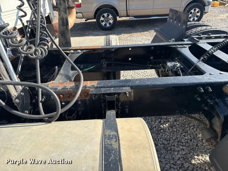 image for item DM5499 2006 Mack CXN613 semi truck