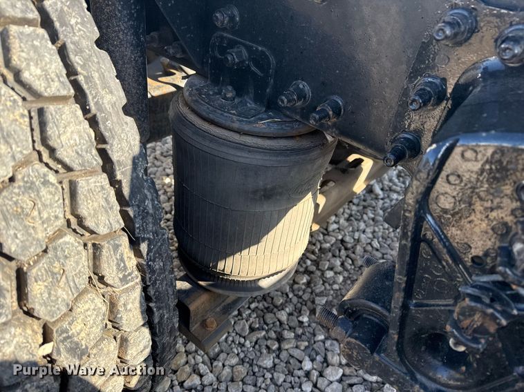 image for item DM5499 2006 Mack CXN613 semi truck