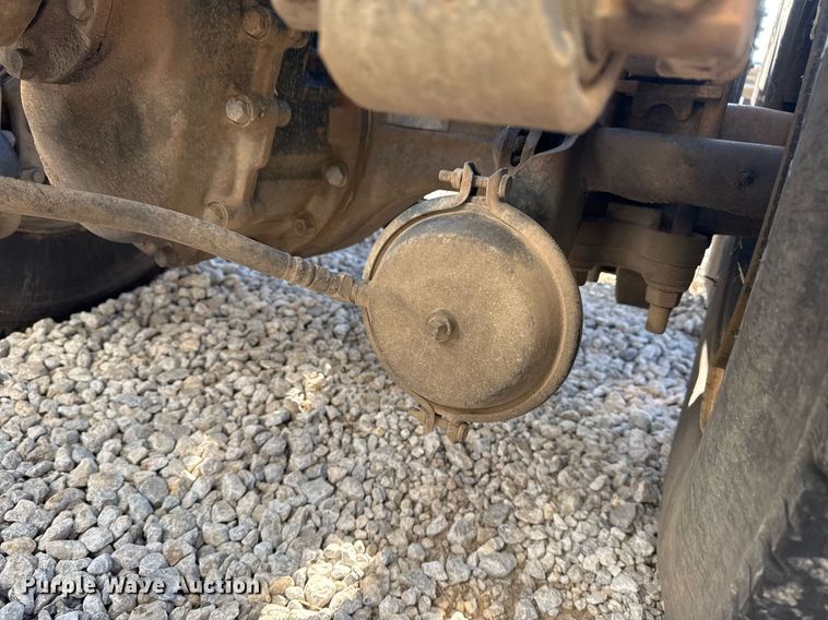 image for item DM5499 2006 Mack CXN613 semi truck