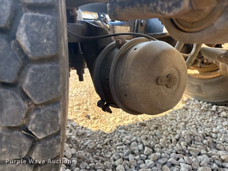 image for item DM5499 2006 Mack CXN613 semi truck