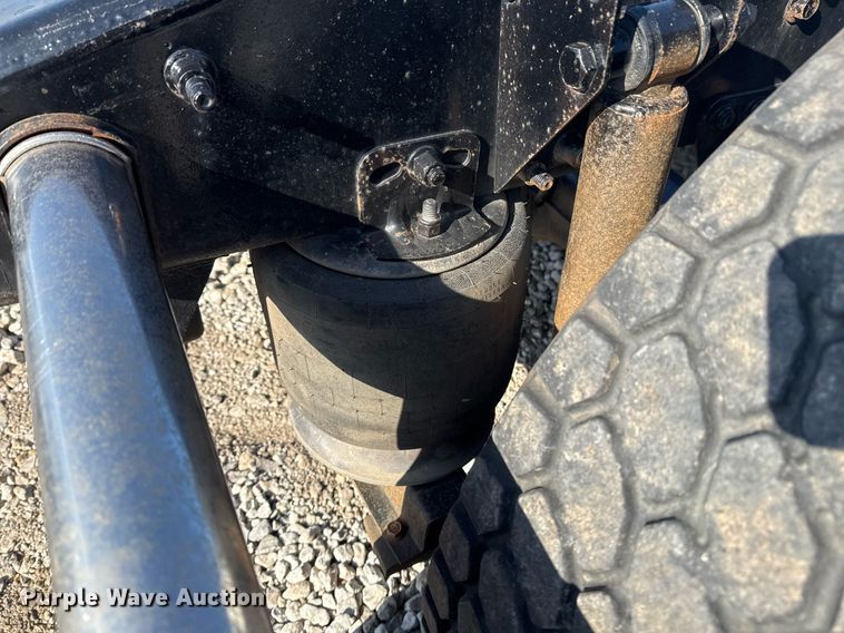 image for item DM5499 2006 Mack CXN613 semi truck