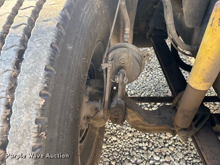 image for item DM5499 2006 Mack CXN613 semi truck