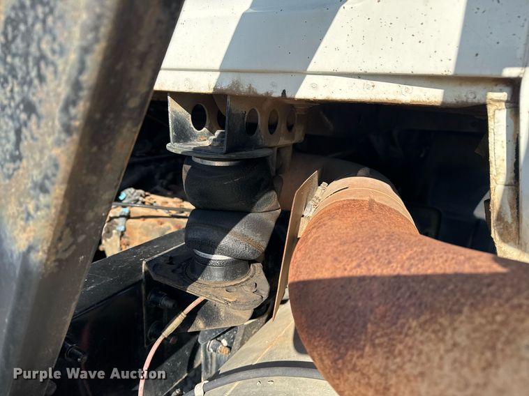 image for item DM5499 2006 Mack CXN613 semi truck