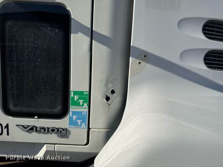 image for item DM5499 2006 Mack CXN613 semi truck