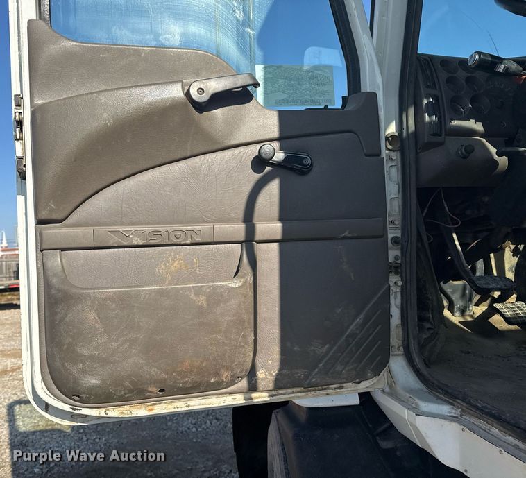 image for item DM5499 2006 Mack CXN613 semi truck