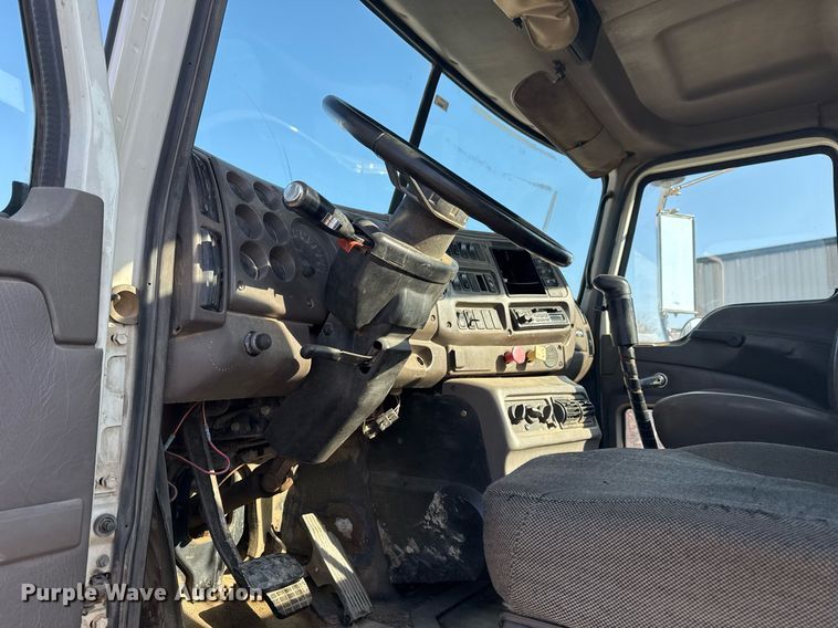 image for item DM5499 2006 Mack CXN613 semi truck